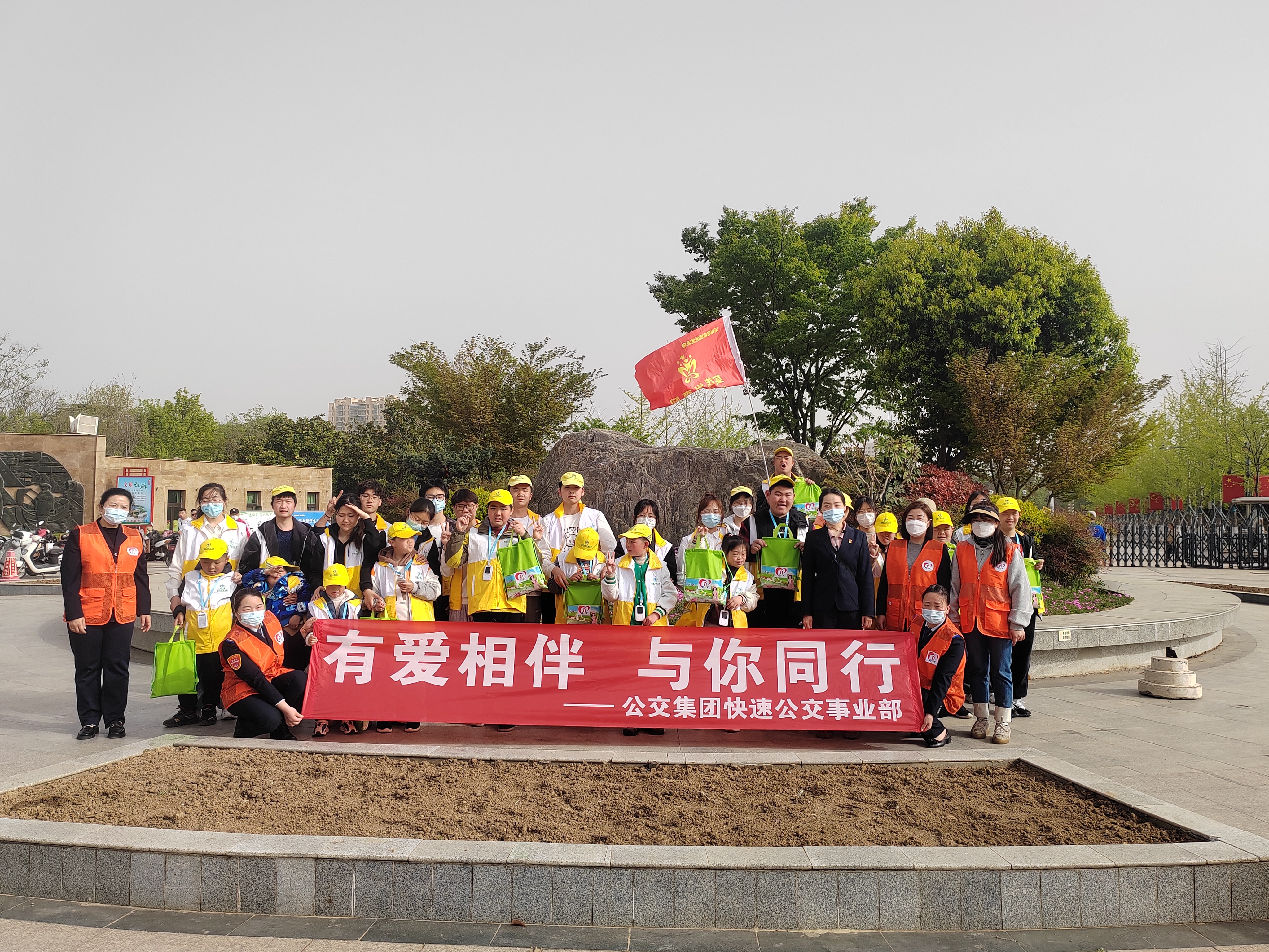 快速公交事業(yè)部開展“有愛相伴，與你同行”馨驛站志愿服務活動