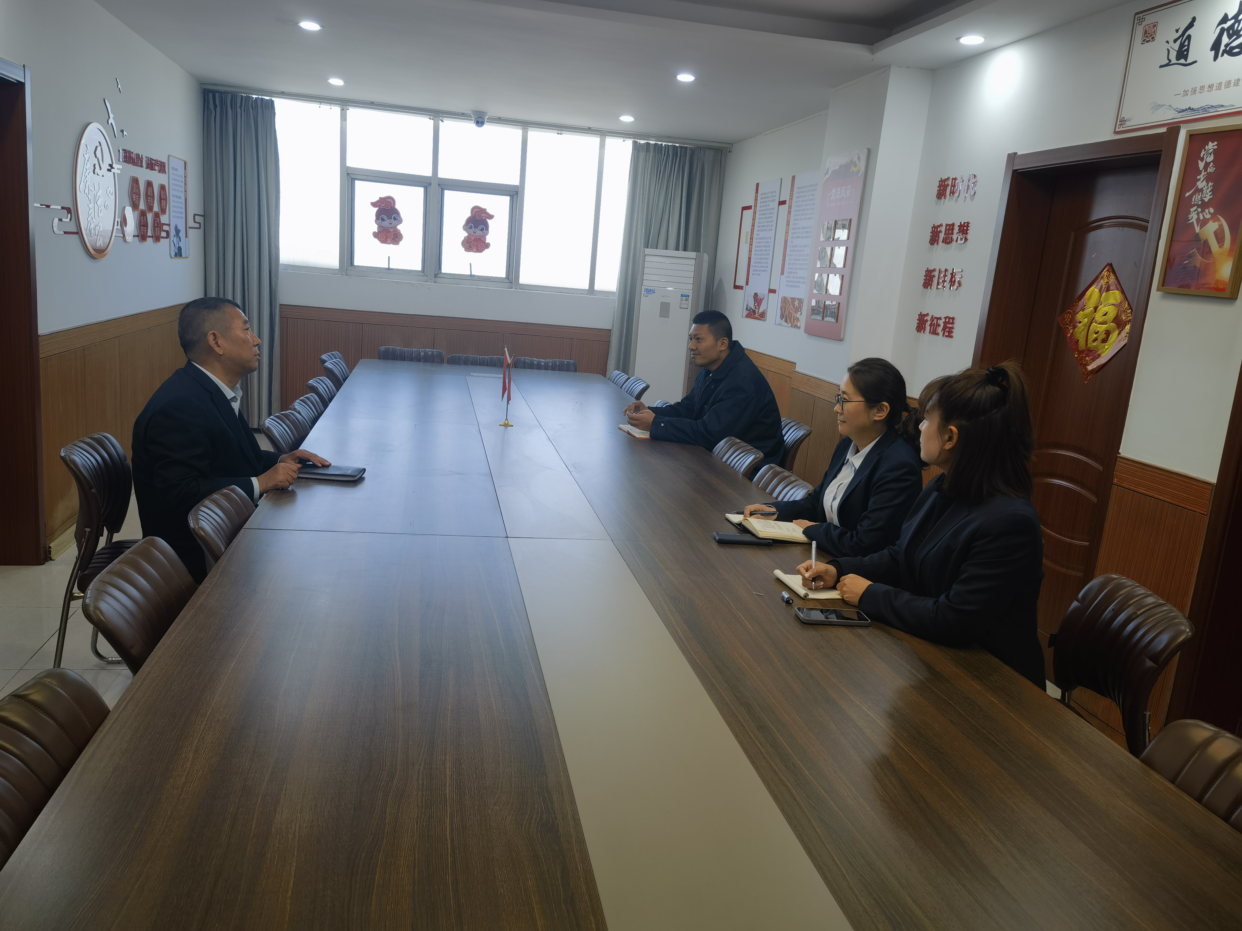 公交集團公交事業一部理論中心組學習研討《習近平談治國理政》第四卷