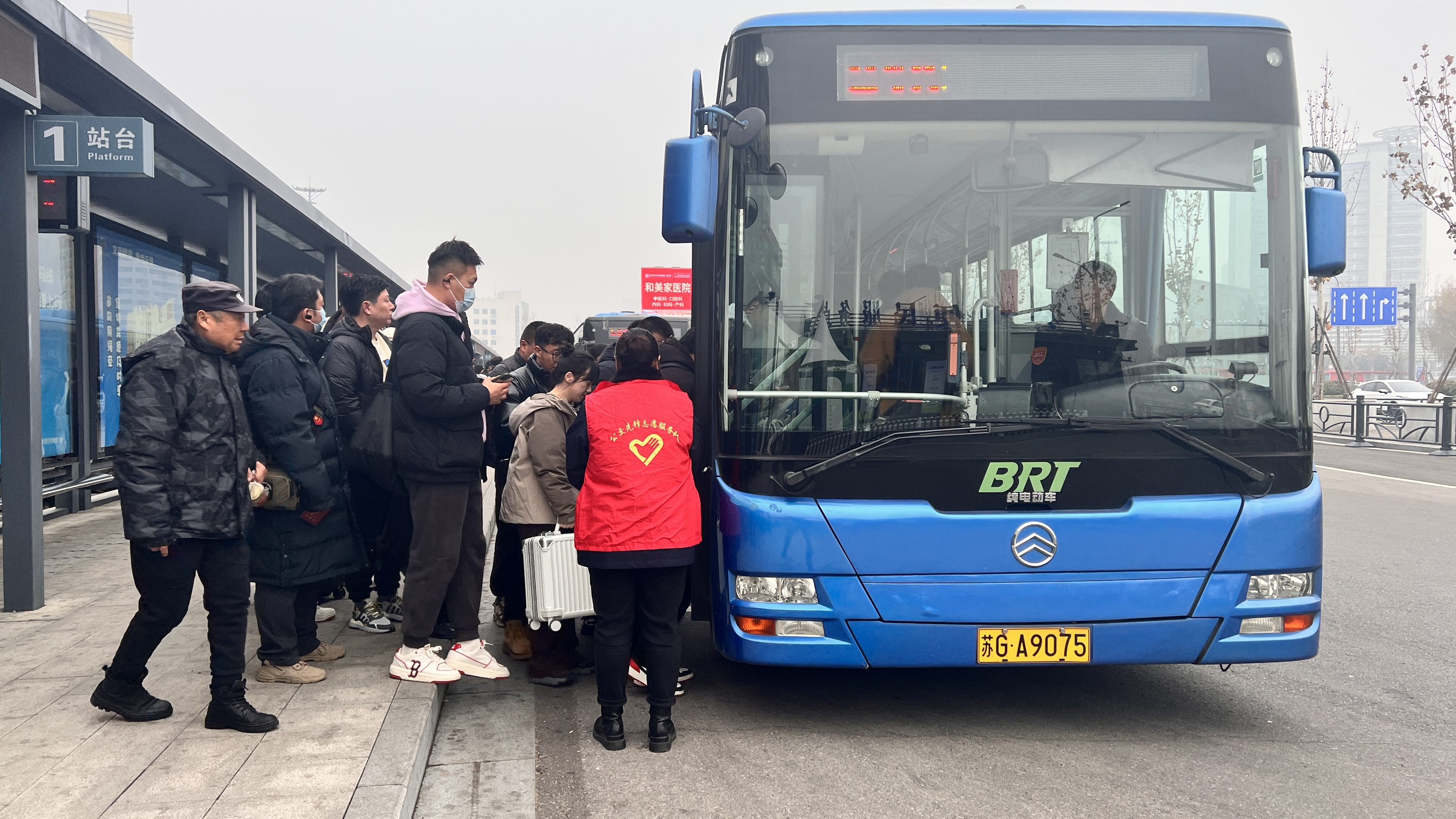 公交集團快速公交事業(yè)部持續(xù)做好運營志愿服務