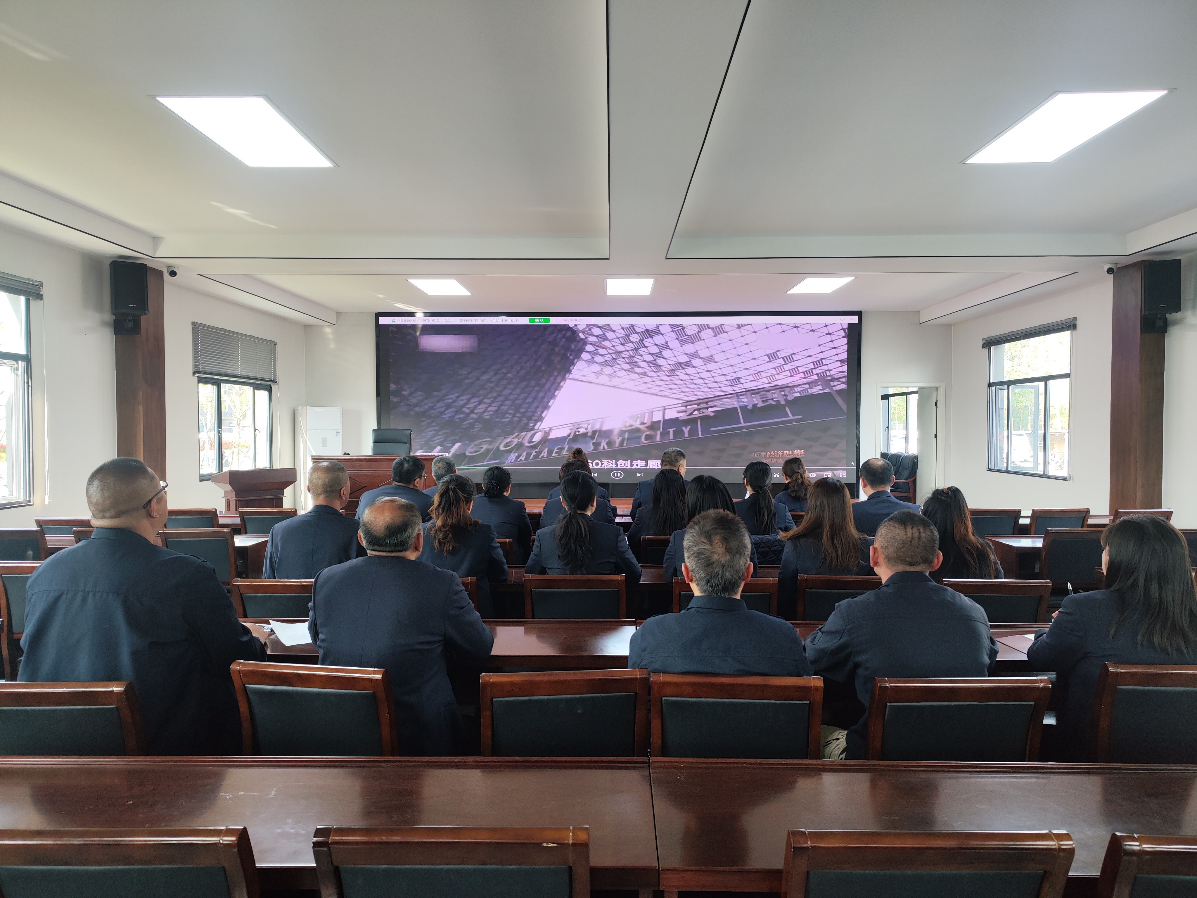 海通公交黨支部開展“黨員固定學(xué)習(xí)日”活動 深入學(xué)習(xí)習(xí)近平經(jīng)濟思想