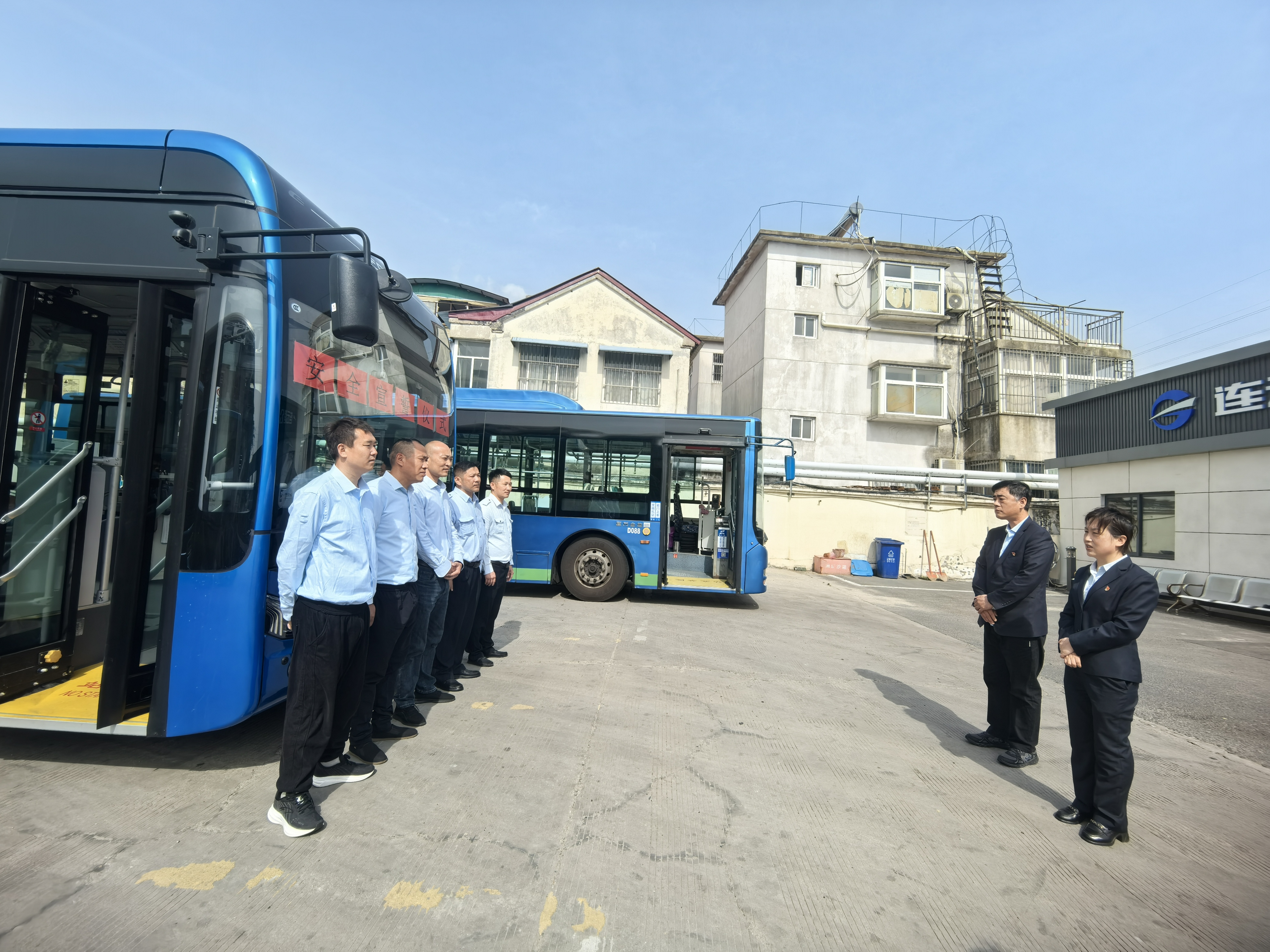 你予我一份誓詞，我與你共享榮光--公交集團(tuán)開展新入職駕駛員安全行車宣誓儀式