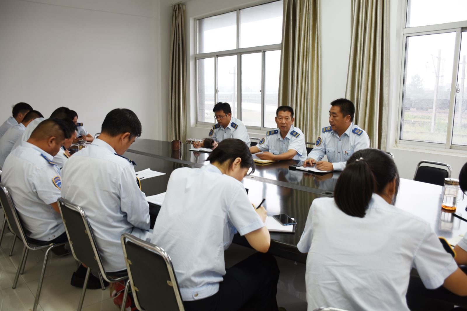 公交集團(tuán)東部公司開展廉政約談專題會議