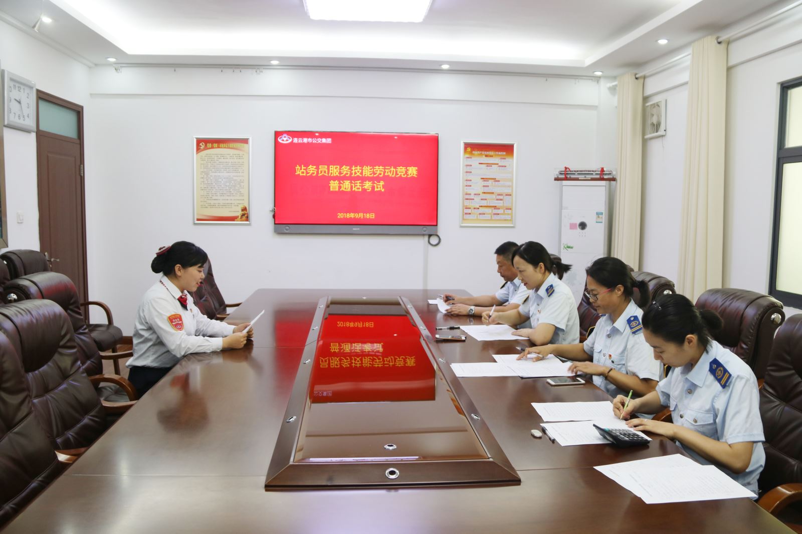 公交集團(tuán)快速公交公司站務(wù)員服務(wù)技能競賽活動(dòng)圓滿結(jié)束