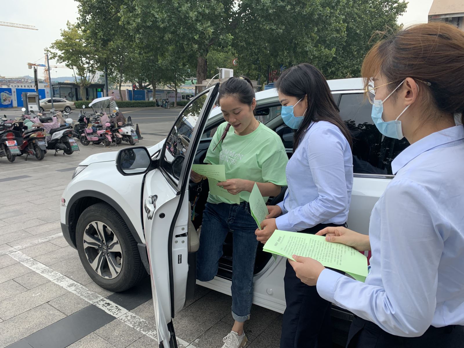 公交集團(tuán)開展2020年公交出行宣傳周暨無車日活動(dòng)