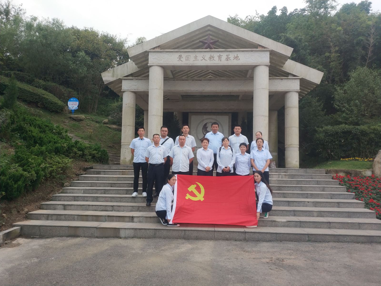 公交集團公交事業(yè)二部開展“銘記豐功偉績、傳揚英烈精神”宣傳教育活動