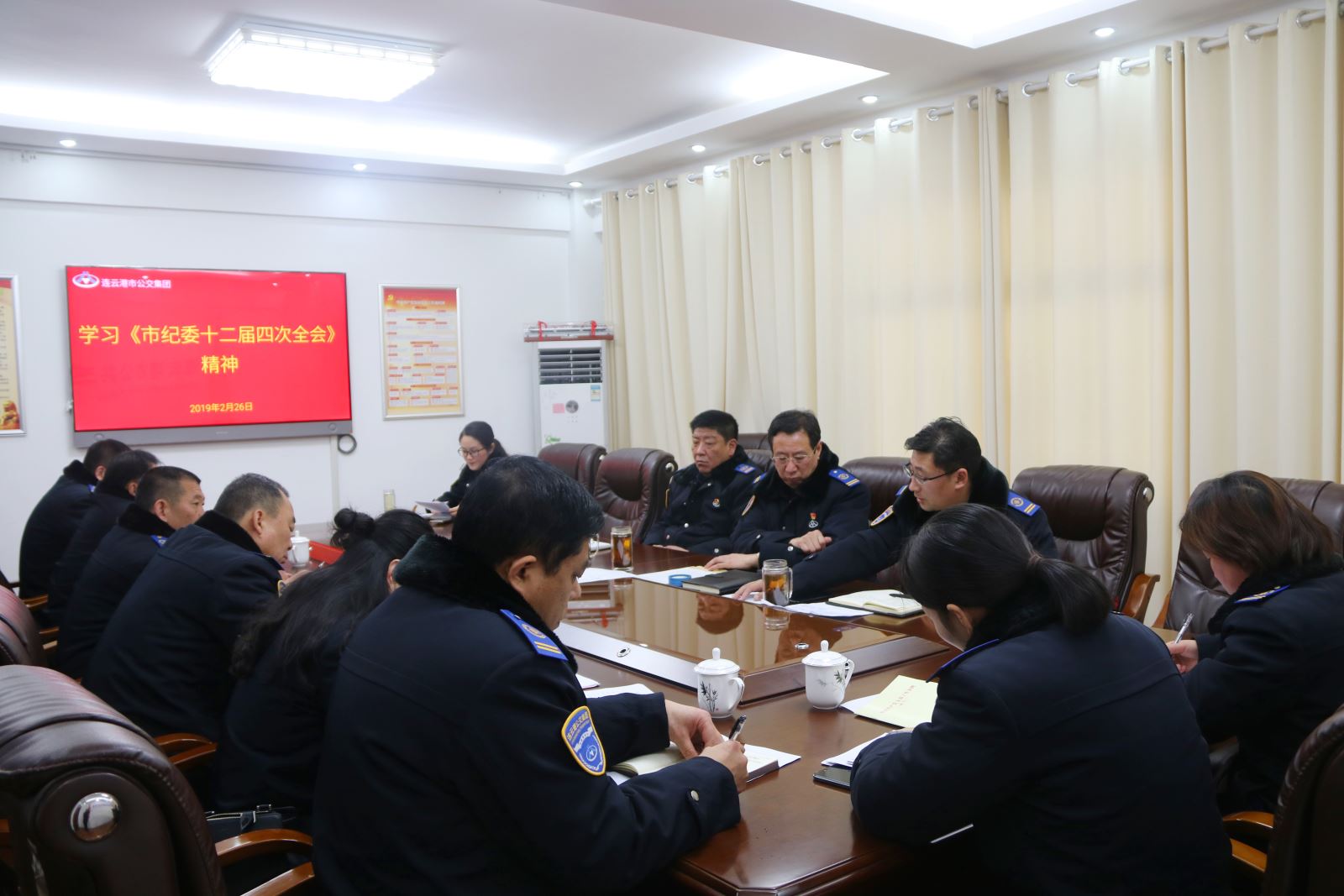 公交集團(tuán)組織學(xué)習(xí)市紀(jì)委四次全會精神