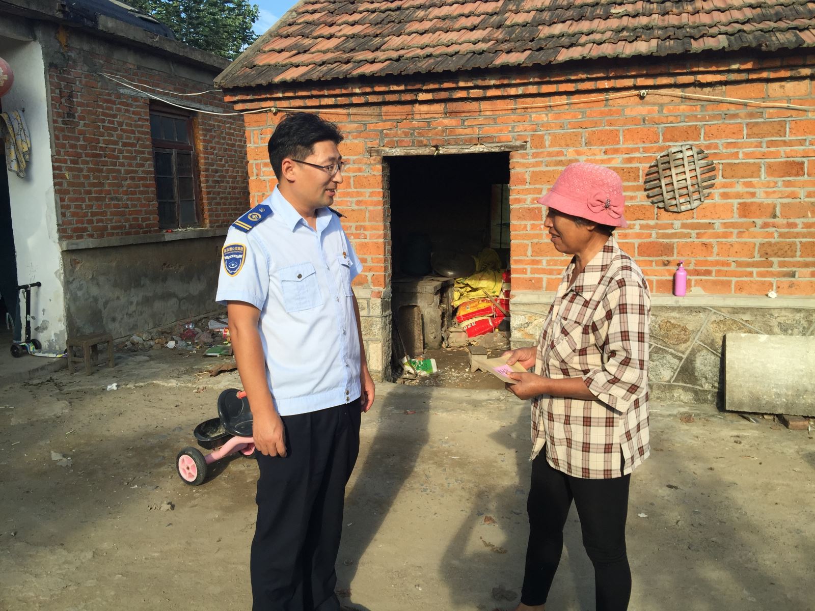 公交集團(tuán)開(kāi)展三季度“陽(yáng)光扶貧”走訪慰問(wèn)活動(dòng)