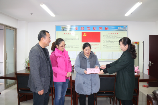 公交海州公司為困難員工家庭捐款獻(xiàn)愛(ài)心