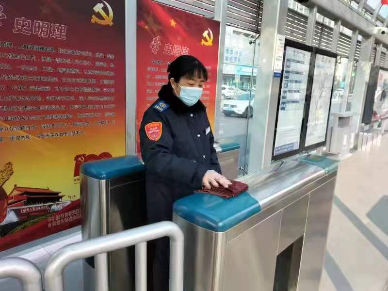 快速公交事業部站務員詹雪歸還乘客丟失的包獲感謝