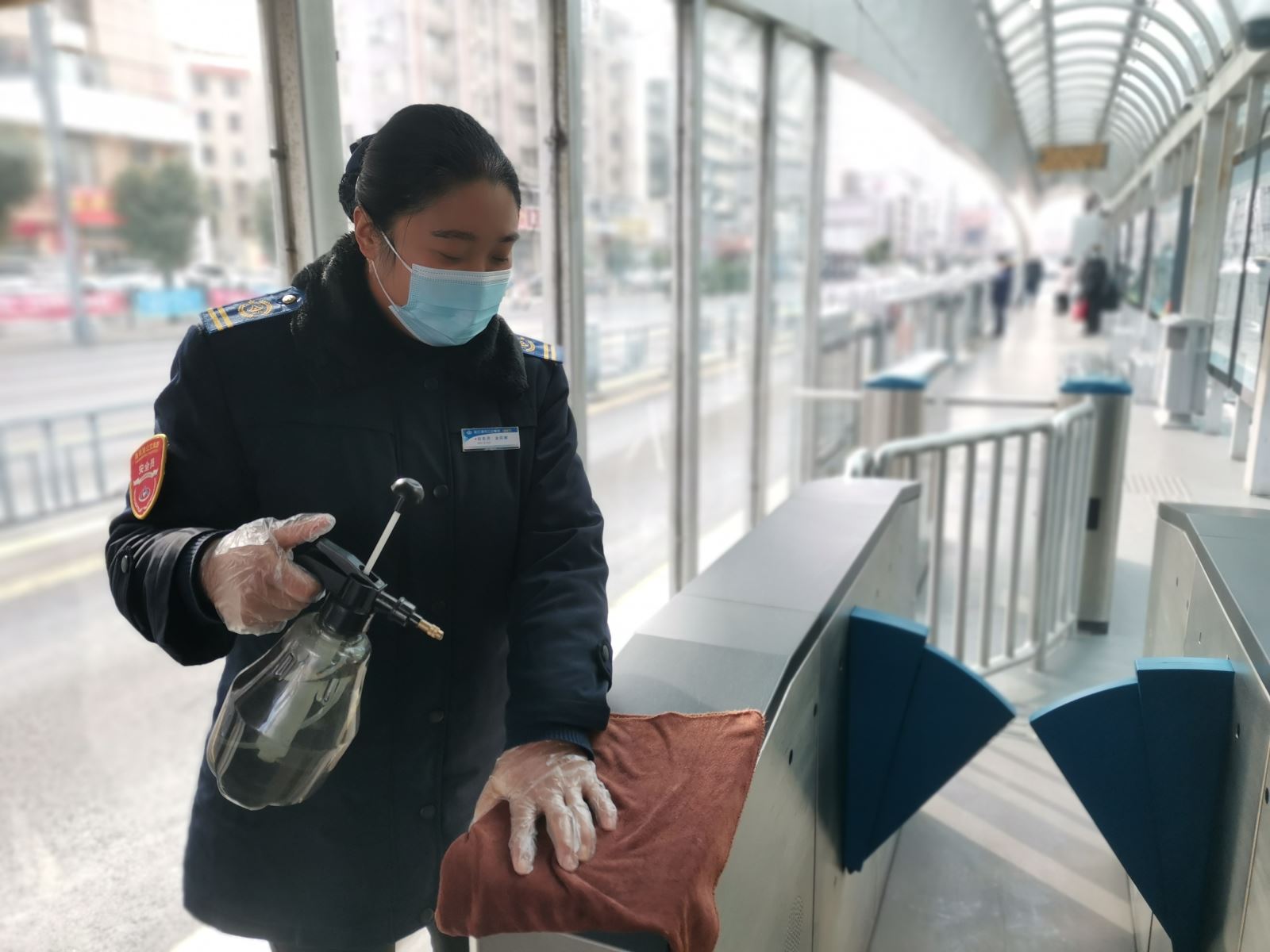 快速公交事業部站務員金莉娜熱心幫助老人找到丟失的鑰匙獲感謝